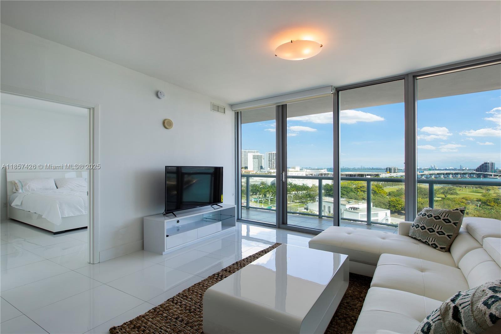 888 Biscayne Blvd 1010