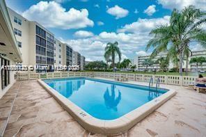 MEADOWBROOK LAKES VIEW CO - Residential Lease