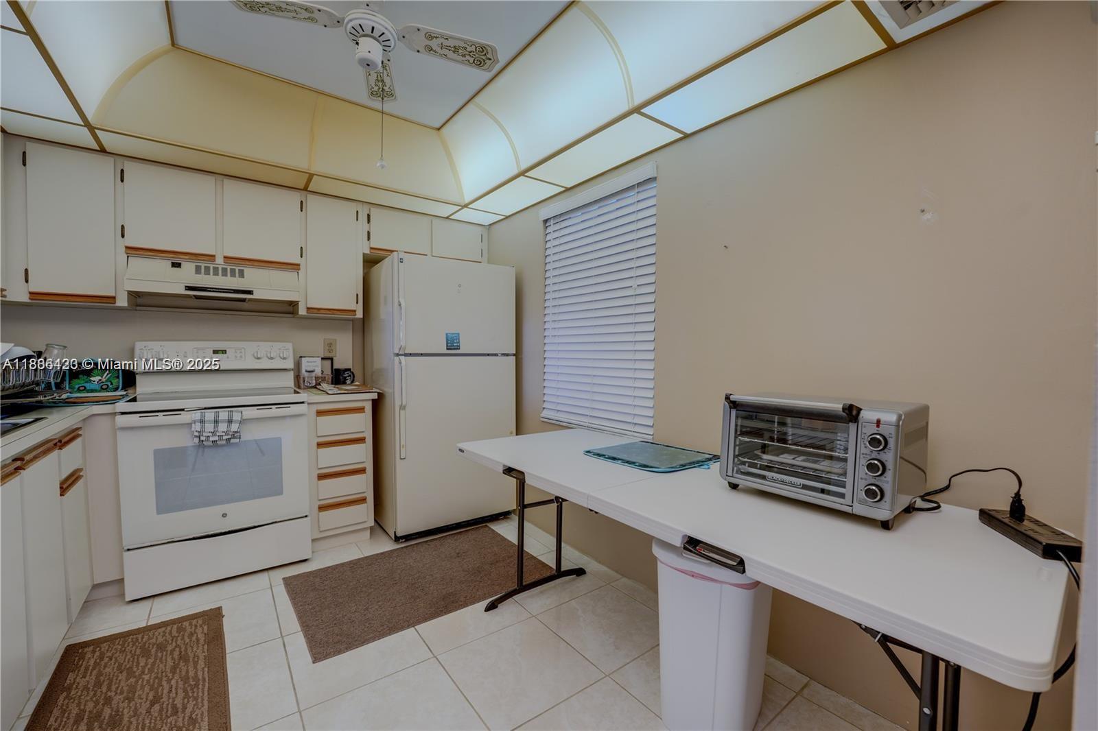 MEADOWBROOK LAKES VIEW CO - Residential Lease