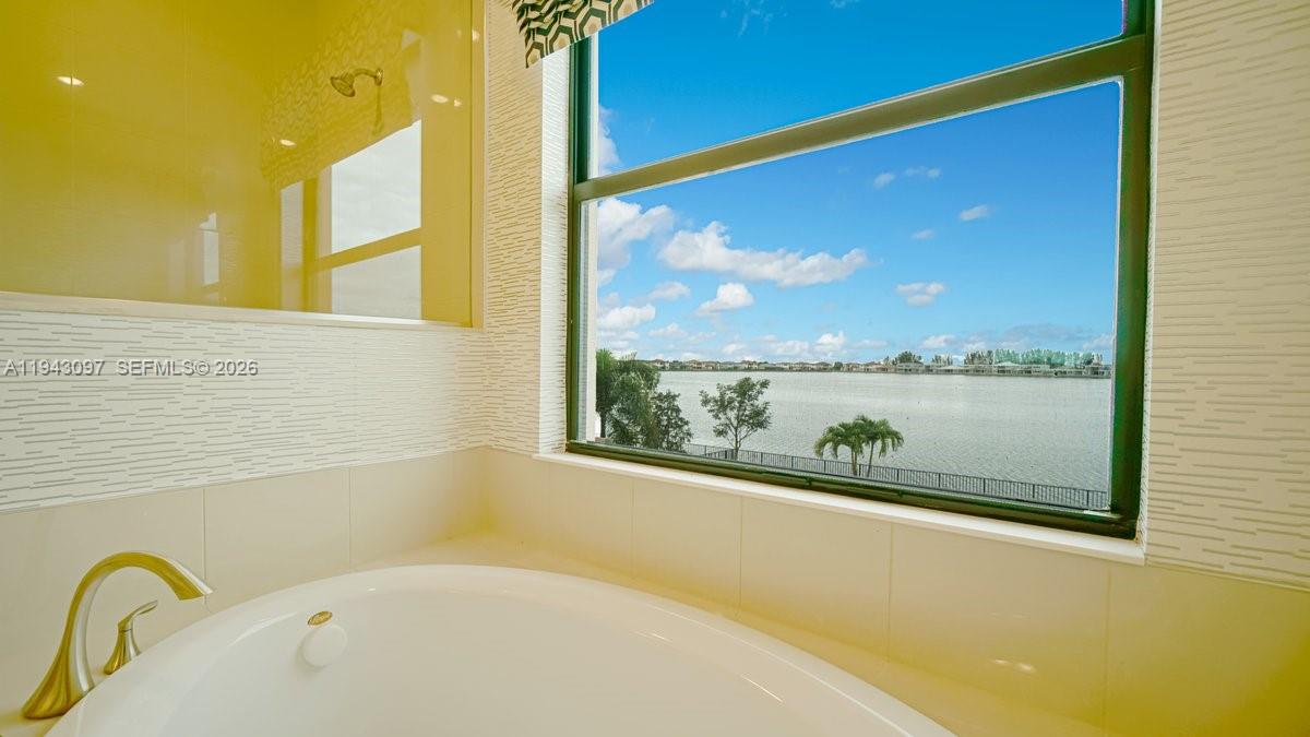 PARKLAND BAY - Residential