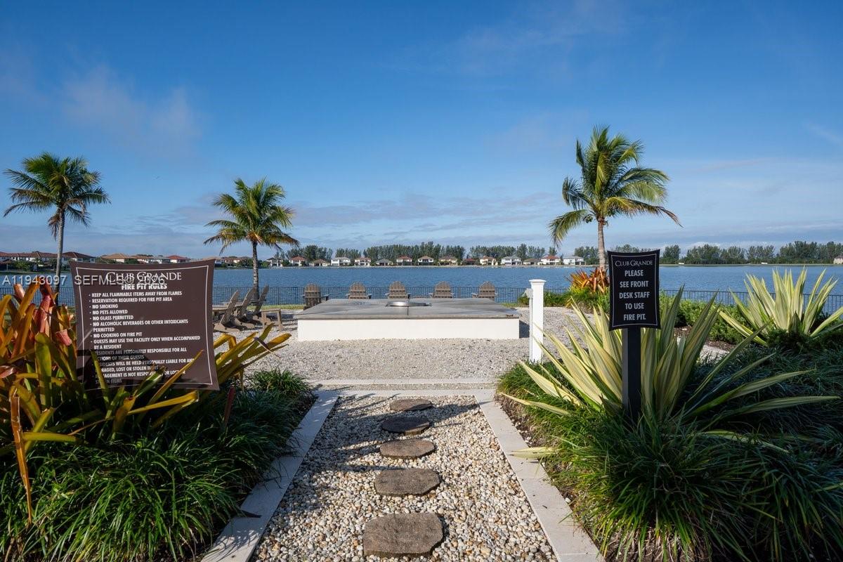 PARKLAND BAY - Residential