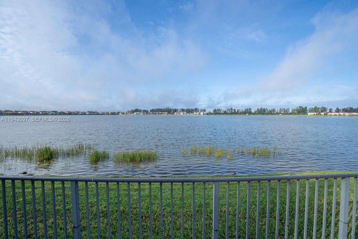 PARKLAND BAY - Residential