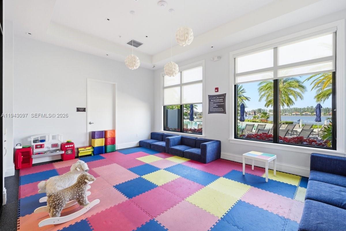 PARKLAND BAY - Residential