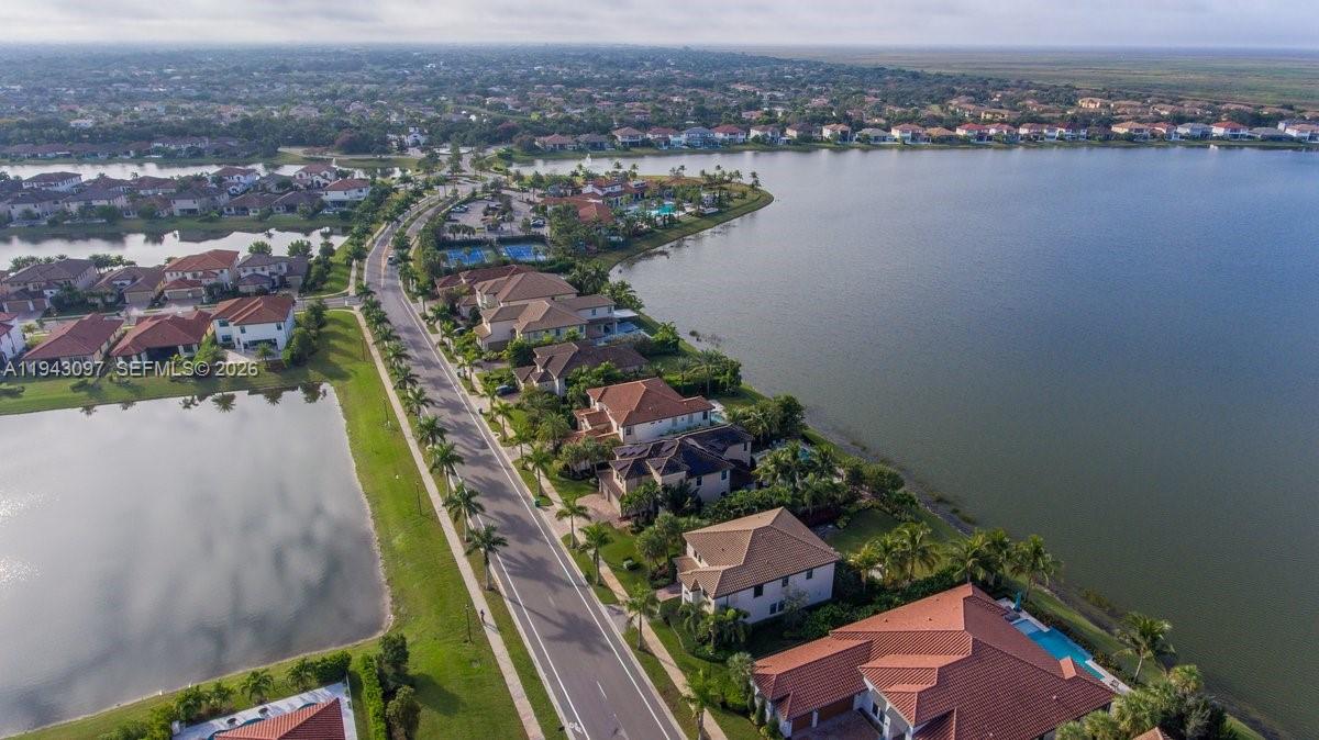 PARKLAND BAY - Residential