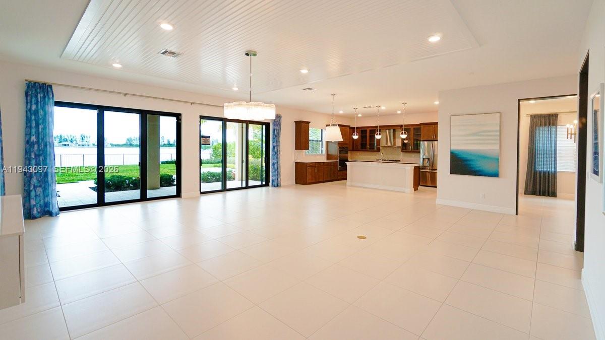 PARKLAND BAY - Residential