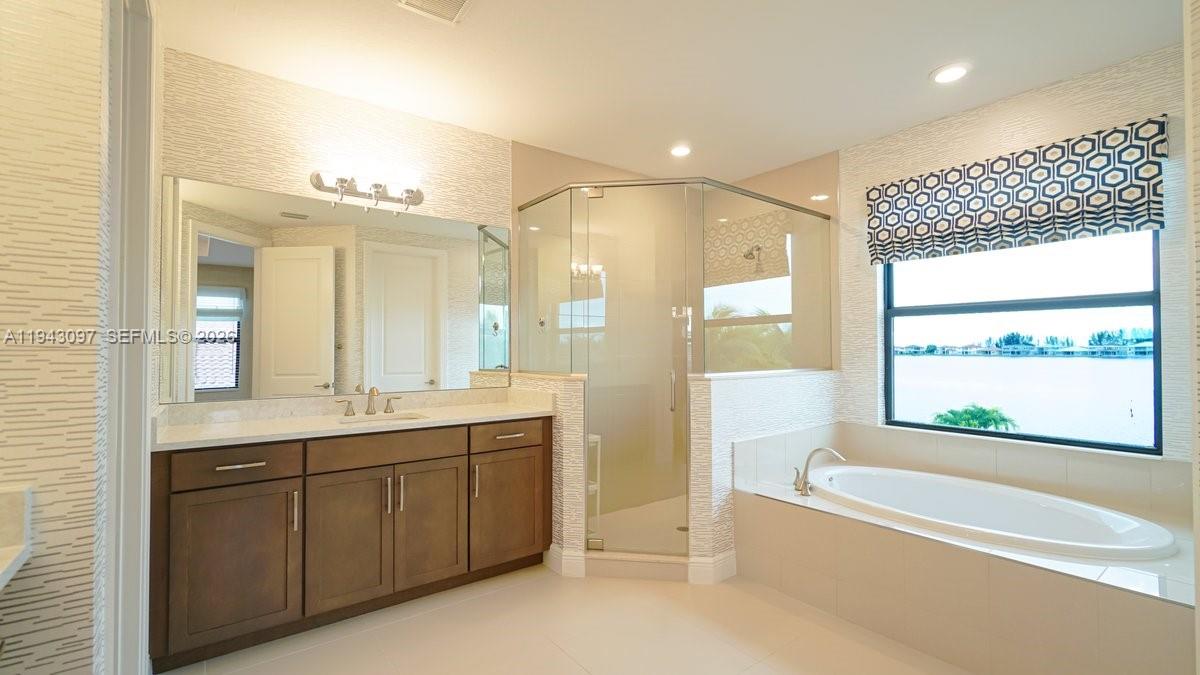 PARKLAND BAY - Residential