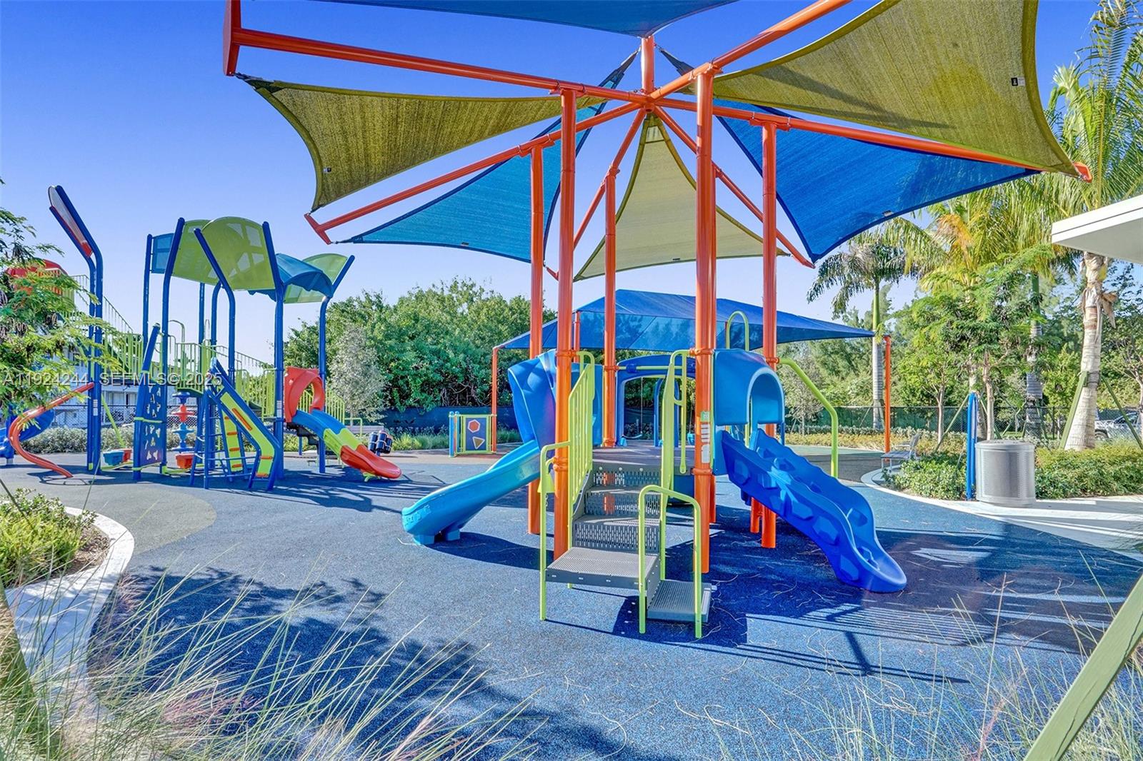 CASA PARADISO CO-OP - Residential