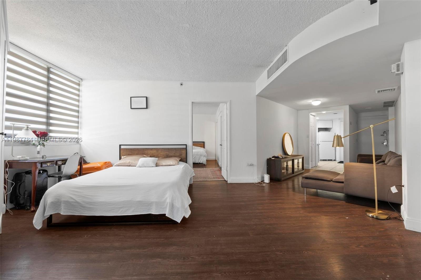 FOUR AMBASSADORS CONDO - Residential