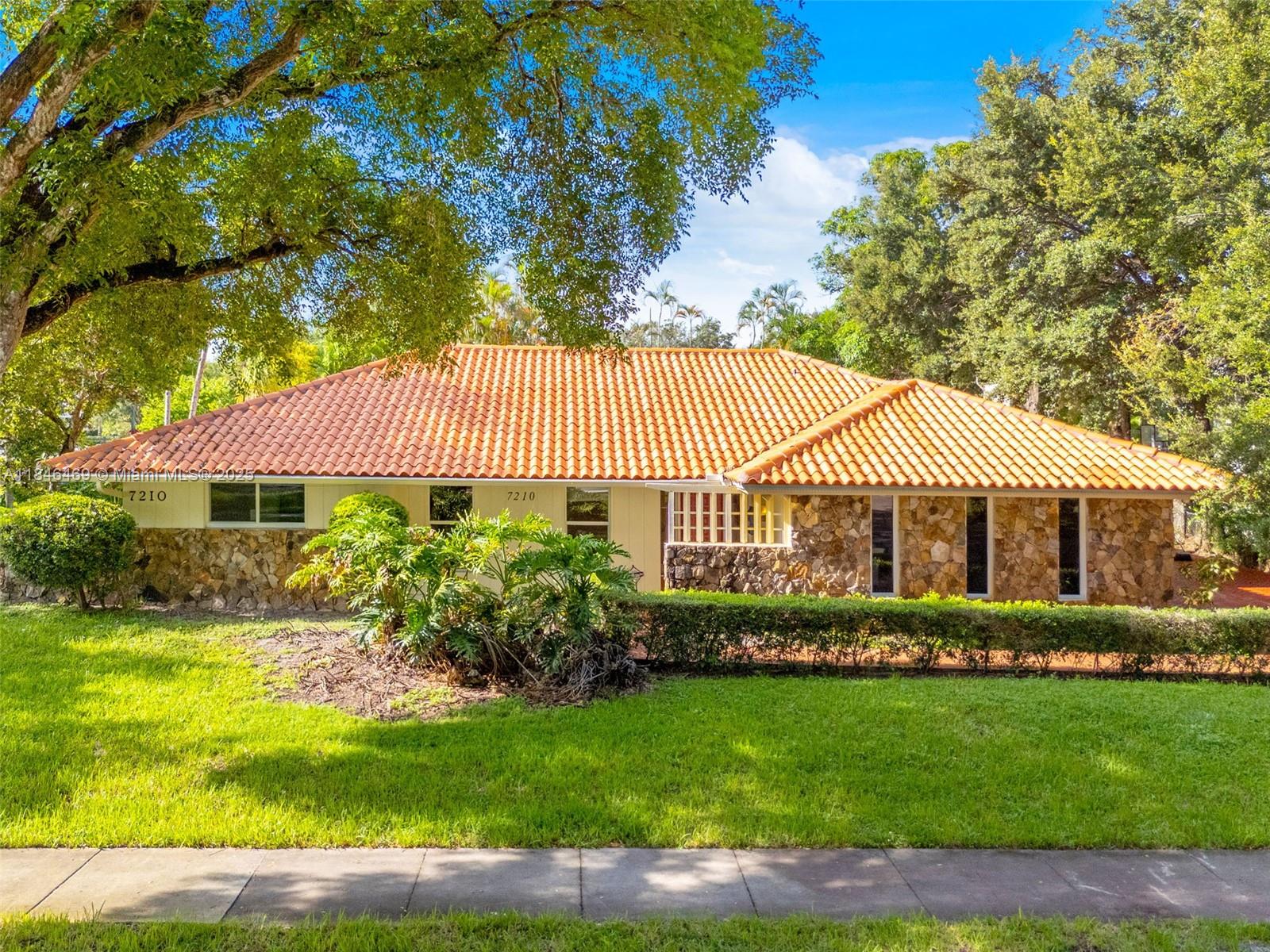 MIAMI LAKES - LOCH LOMOND - Residential