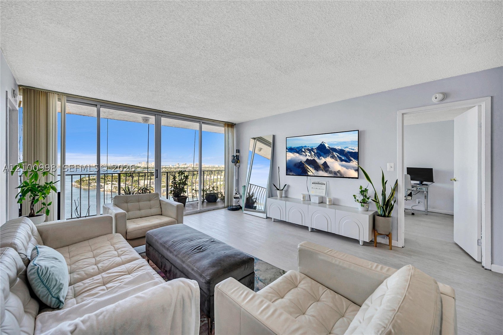 7601 E Treasure Dr 2412