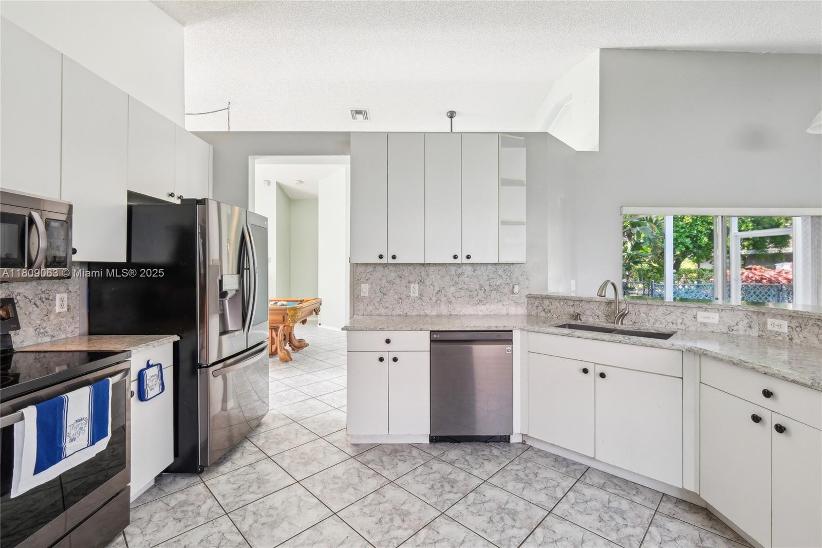 CORAL CREEK REPLAT NO 1 - Residential