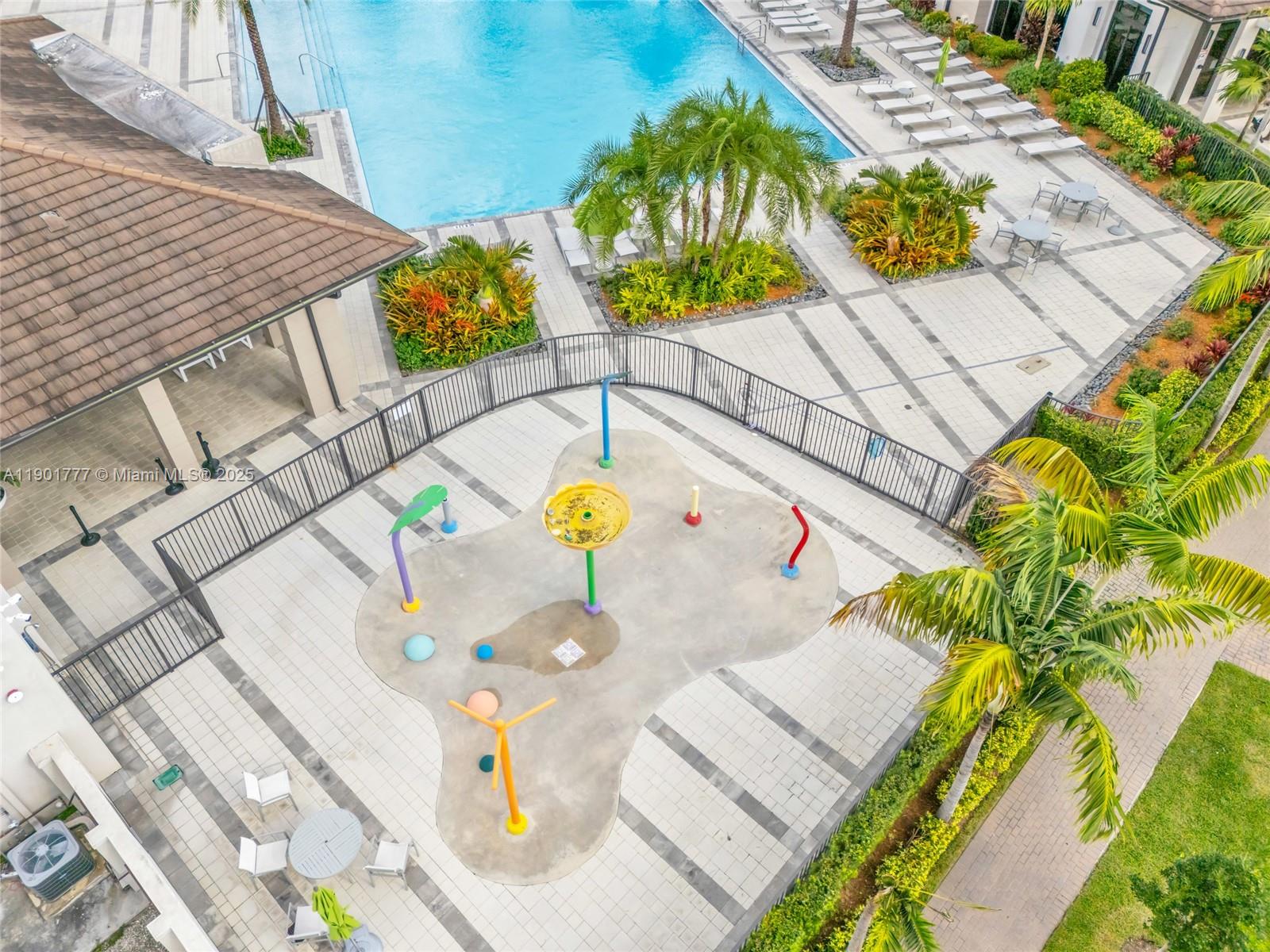 DOWNTOWN DORAL SOUTH PHAS - Residential