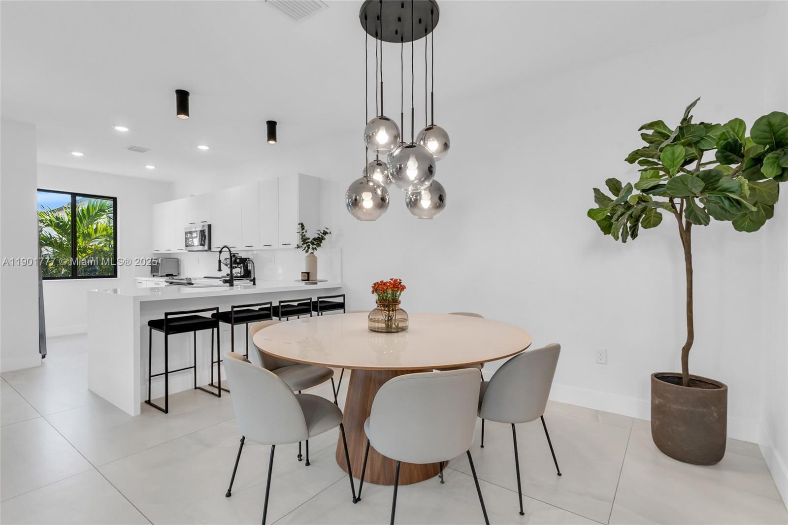 DOWNTOWN DORAL SOUTH PHAS - Residential