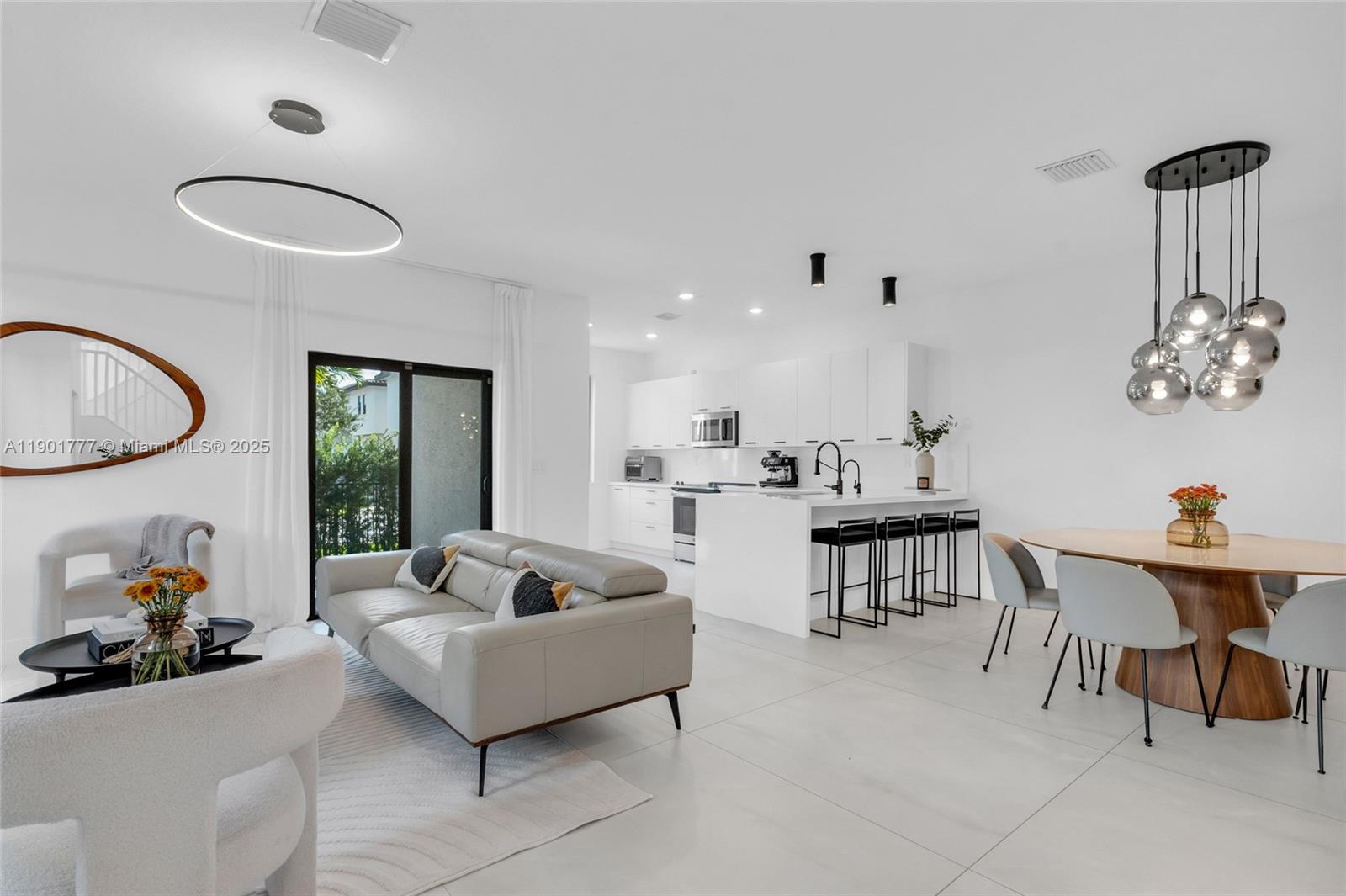 DOWNTOWN DORAL SOUTH PHAS - Residential