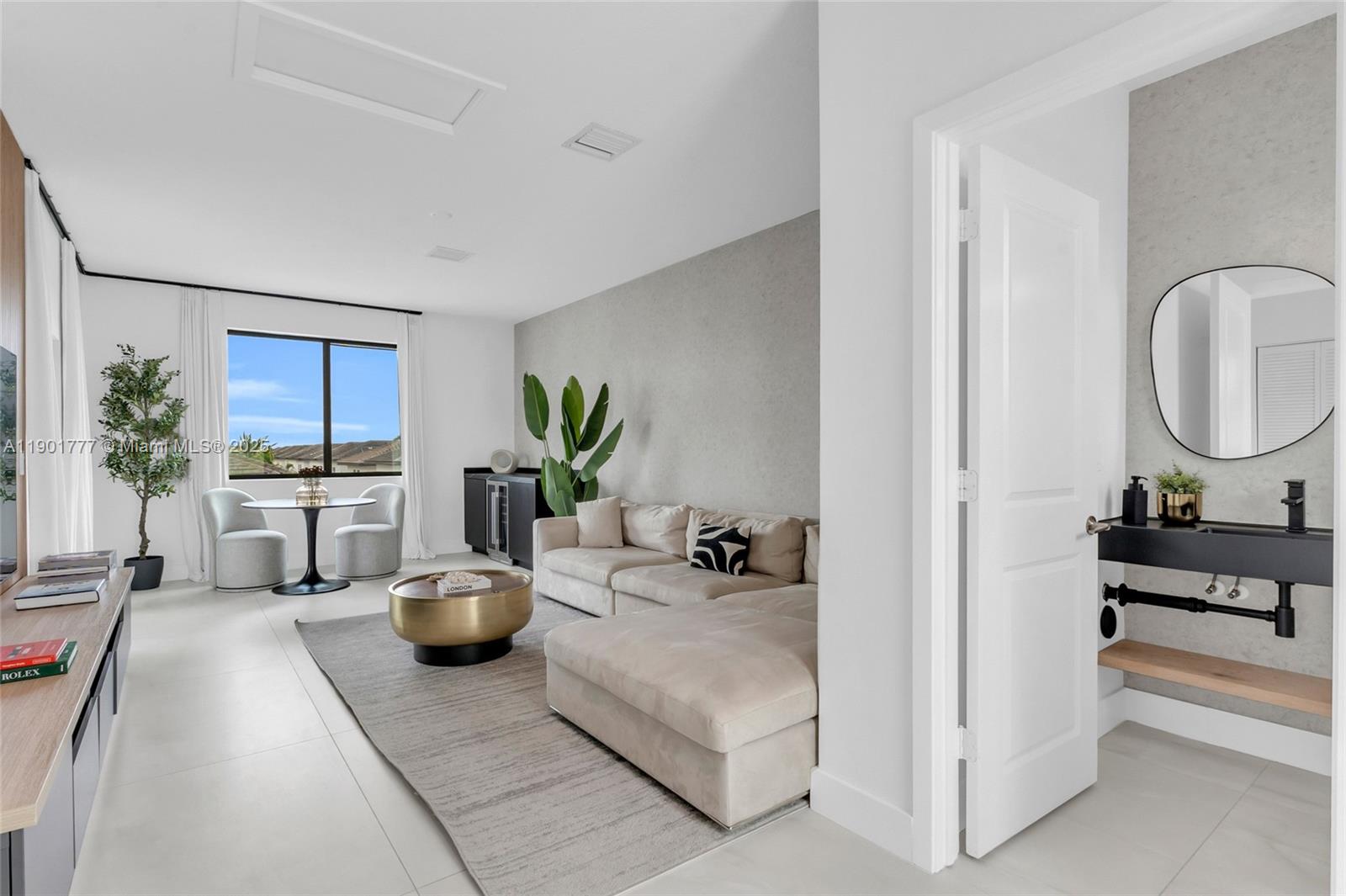 DOWNTOWN DORAL SOUTH PHAS - Residential