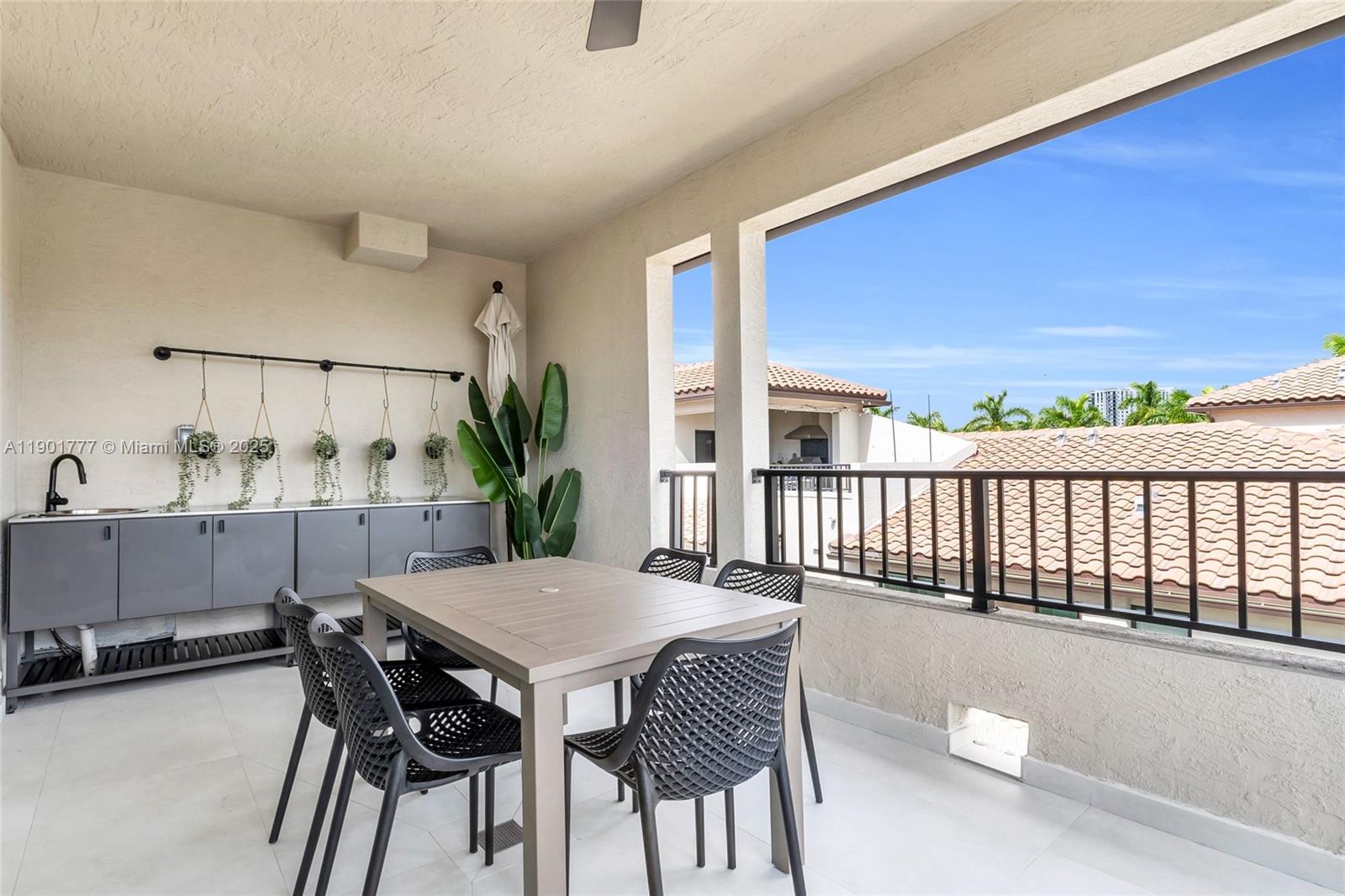 DOWNTOWN DORAL SOUTH PHAS - Residential