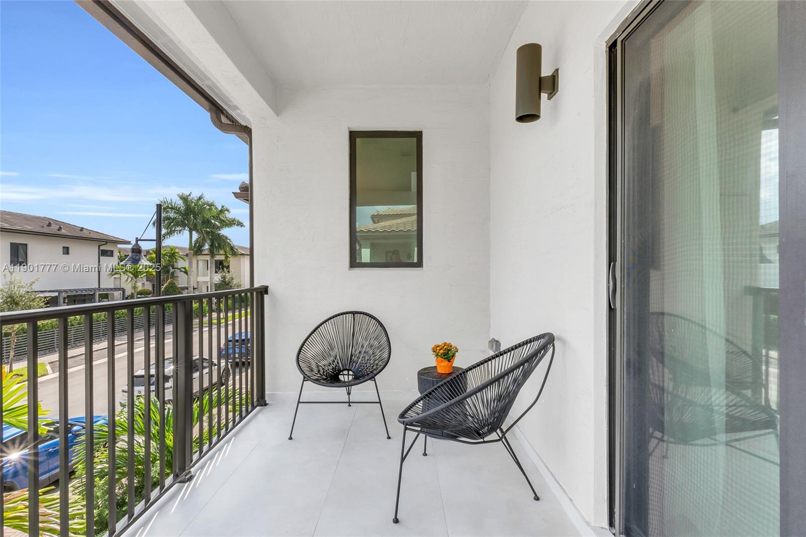 DOWNTOWN DORAL SOUTH PHAS - Residential