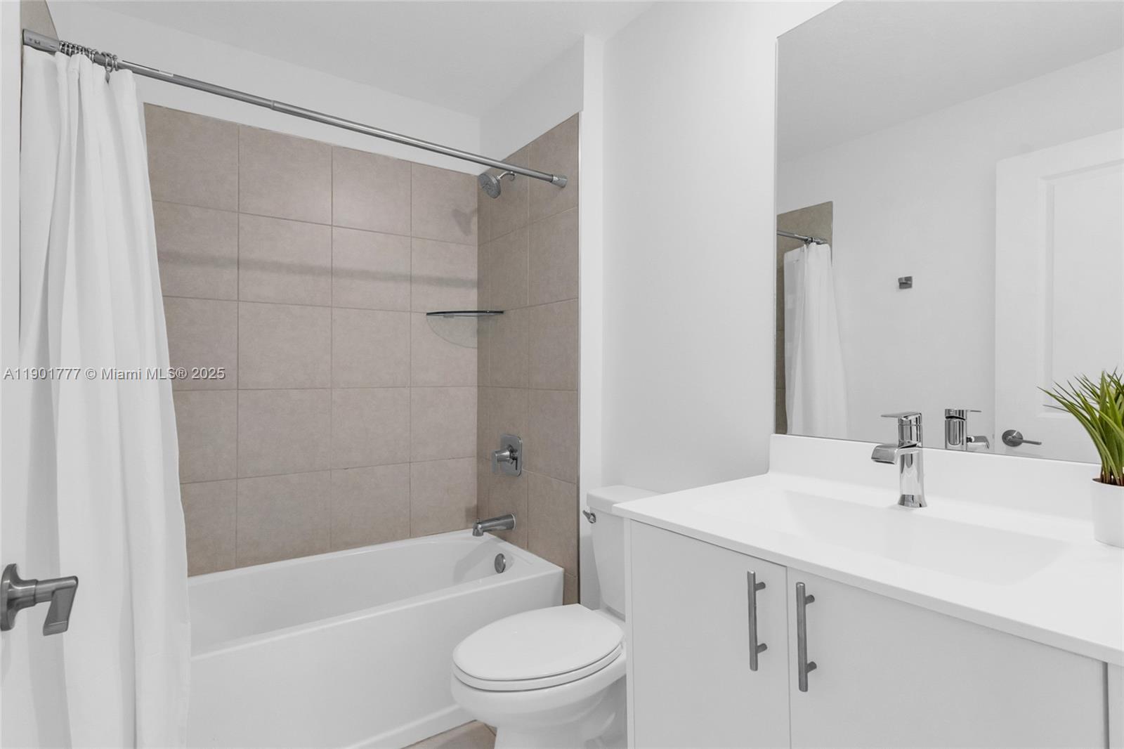 DOWNTOWN DORAL SOUTH PHAS - Residential