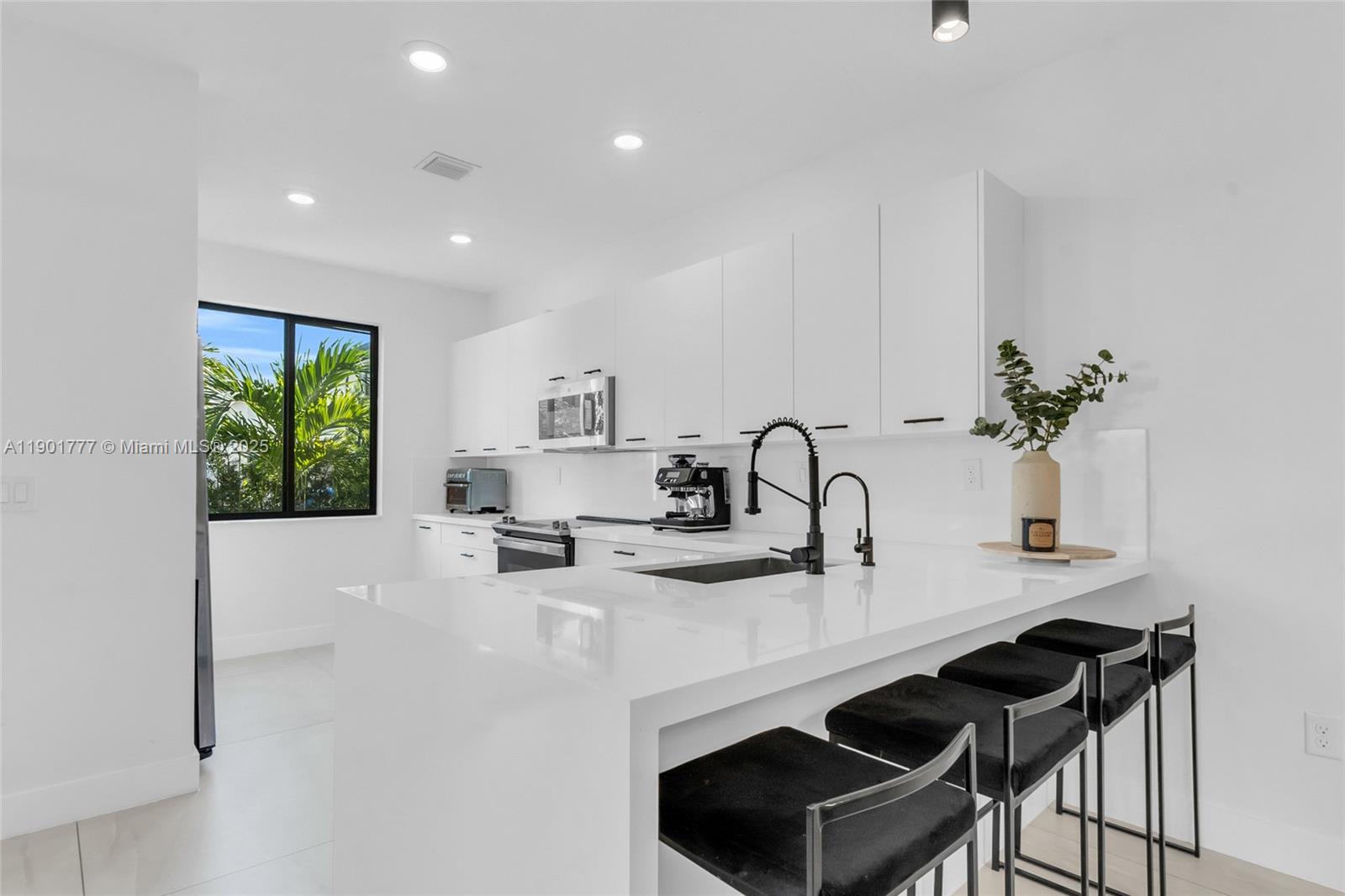 DOWNTOWN DORAL SOUTH PHAS - Residential