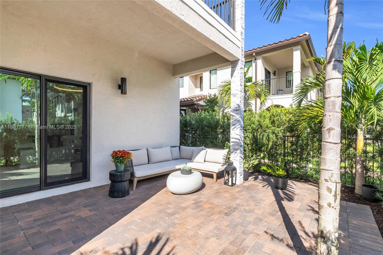DOWNTOWN DORAL SOUTH PHAS - Residential