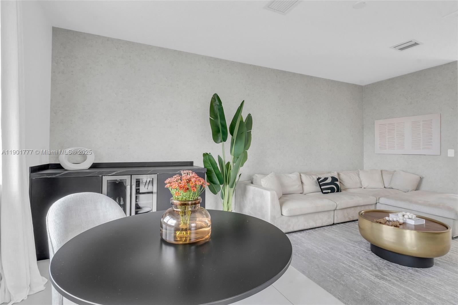 DOWNTOWN DORAL SOUTH PHAS - Residential