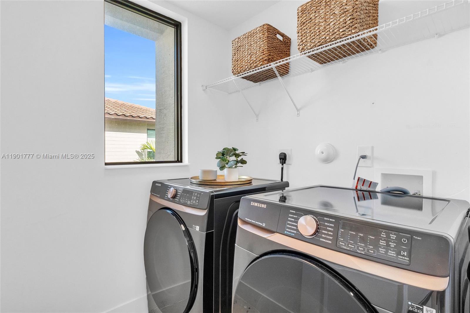 DOWNTOWN DORAL SOUTH PHAS - Residential