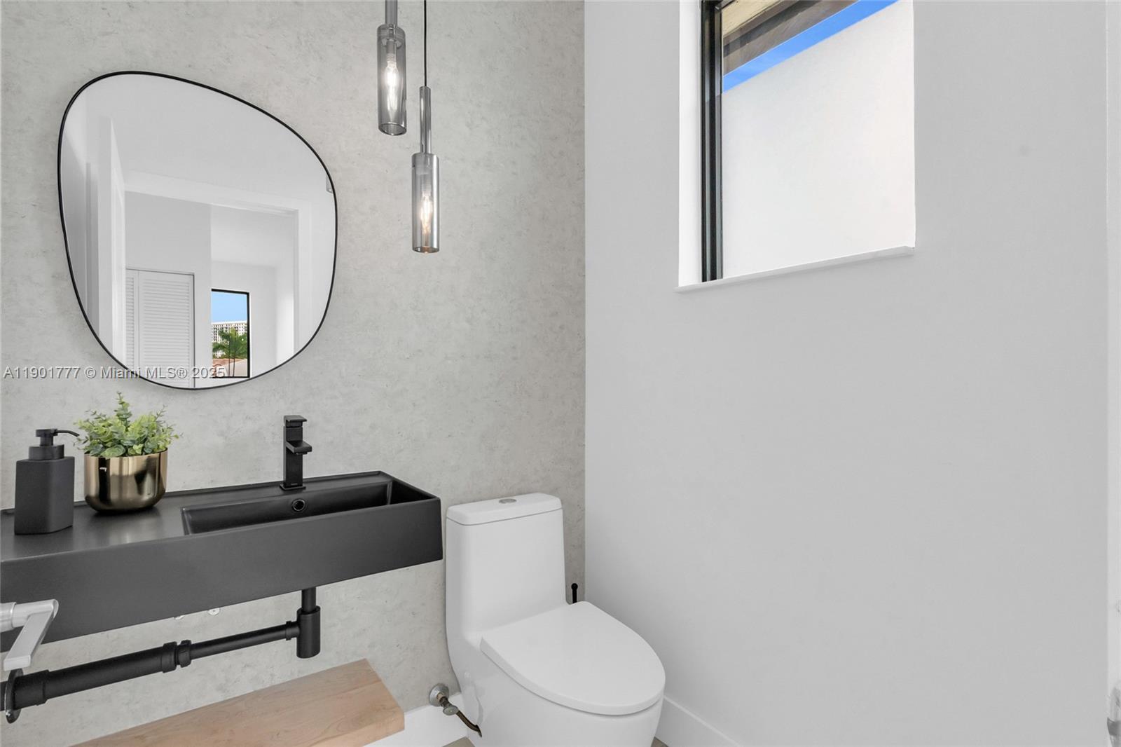 DOWNTOWN DORAL SOUTH PHAS - Residential