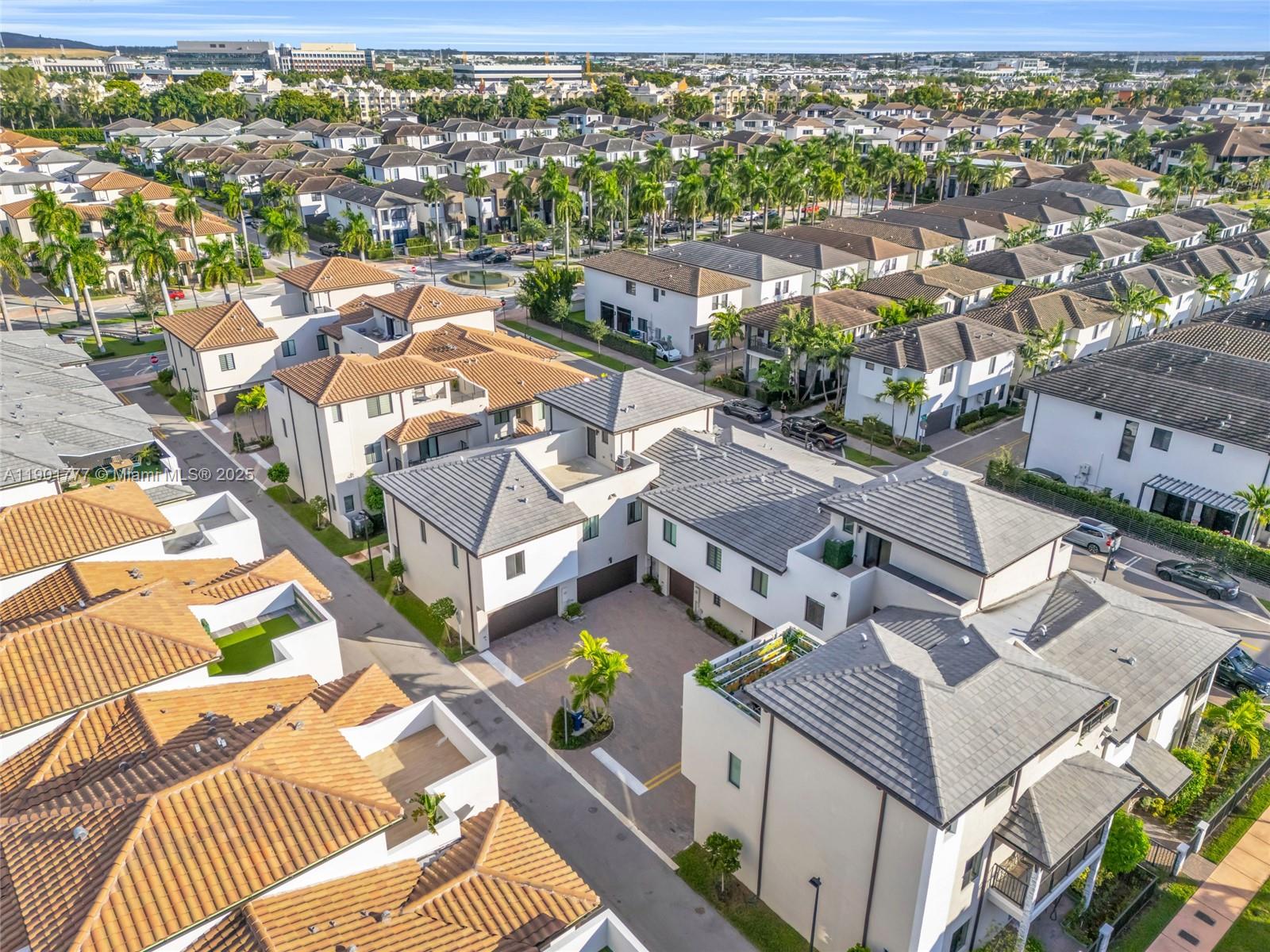 DOWNTOWN DORAL SOUTH PHAS - Residential