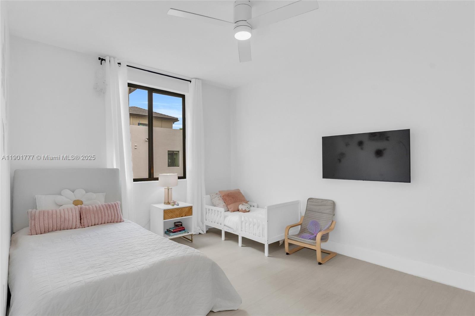 DOWNTOWN DORAL SOUTH PHAS - Residential