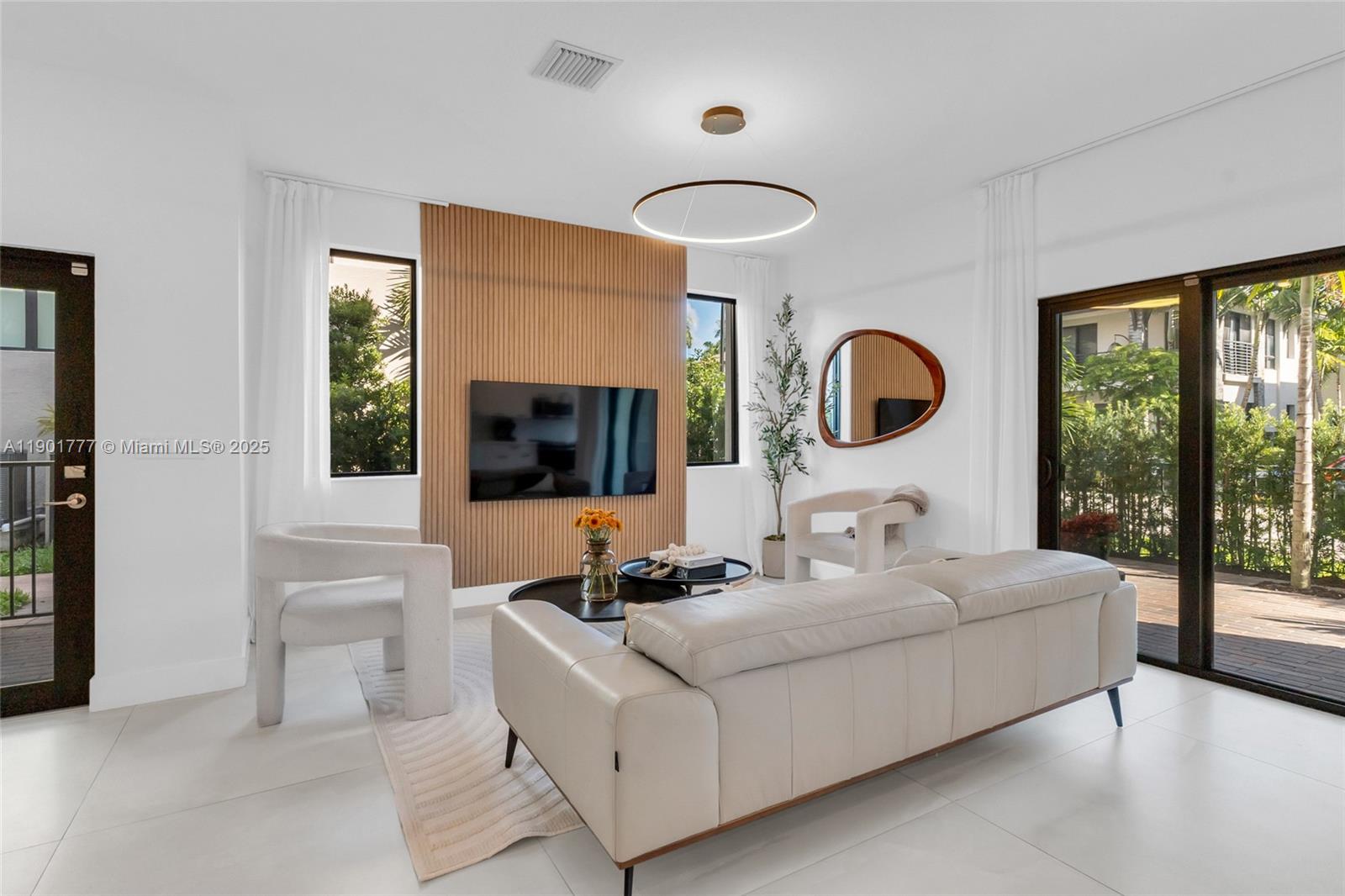 DOWNTOWN DORAL SOUTH PHAS - Residential