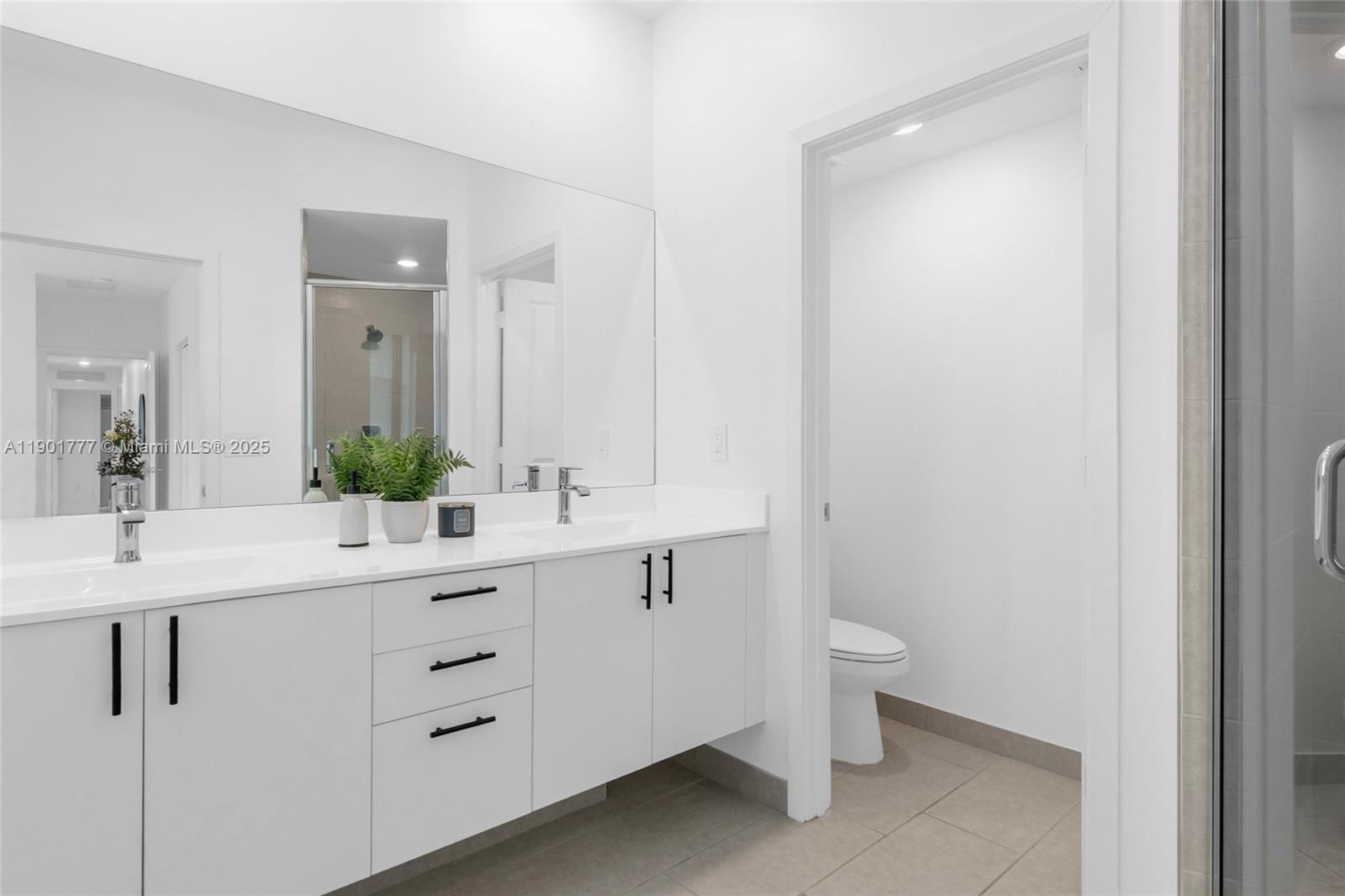 DOWNTOWN DORAL SOUTH PHAS - Residential