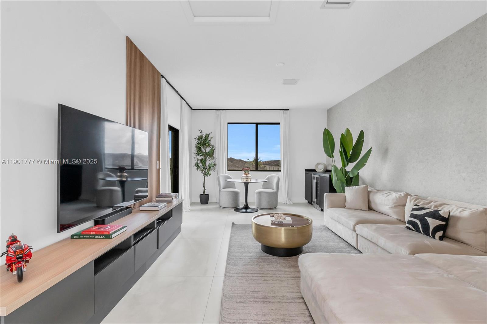 DOWNTOWN DORAL SOUTH PHAS - Residential