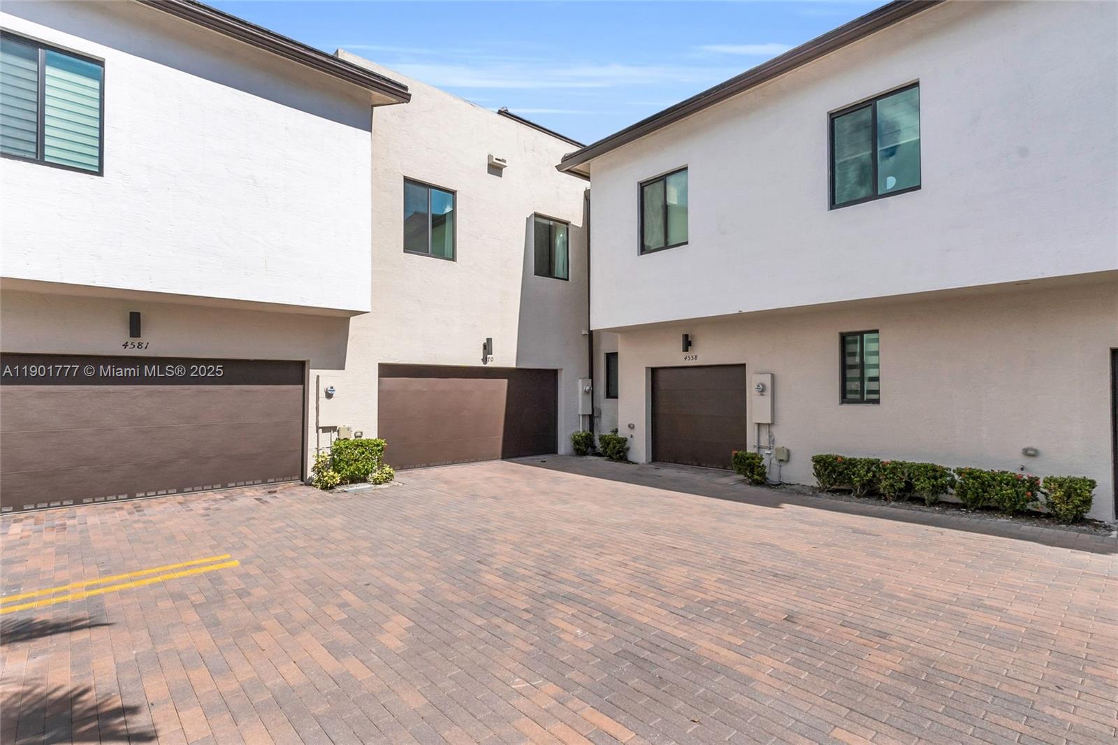 DOWNTOWN DORAL SOUTH PHAS - Residential