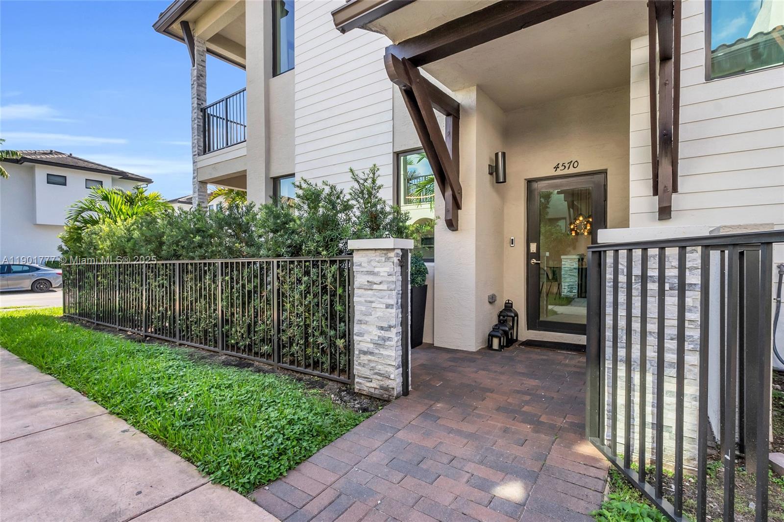 DOWNTOWN DORAL SOUTH PHAS - Residential