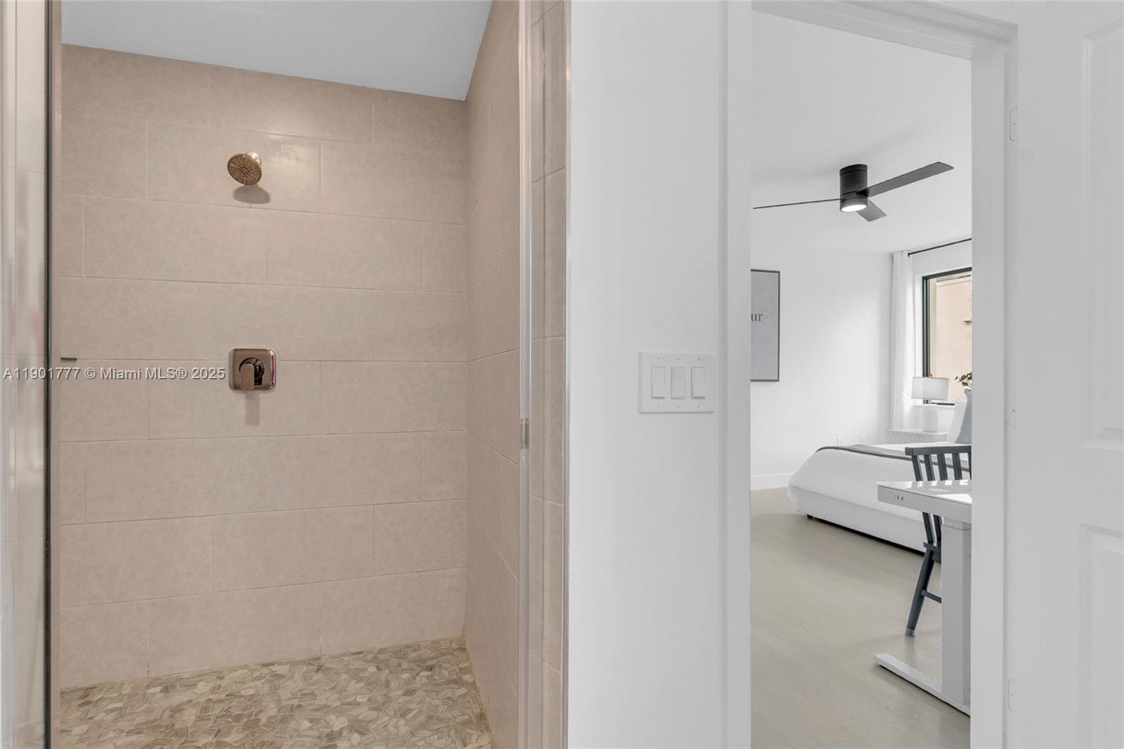 DOWNTOWN DORAL SOUTH PHAS - Residential