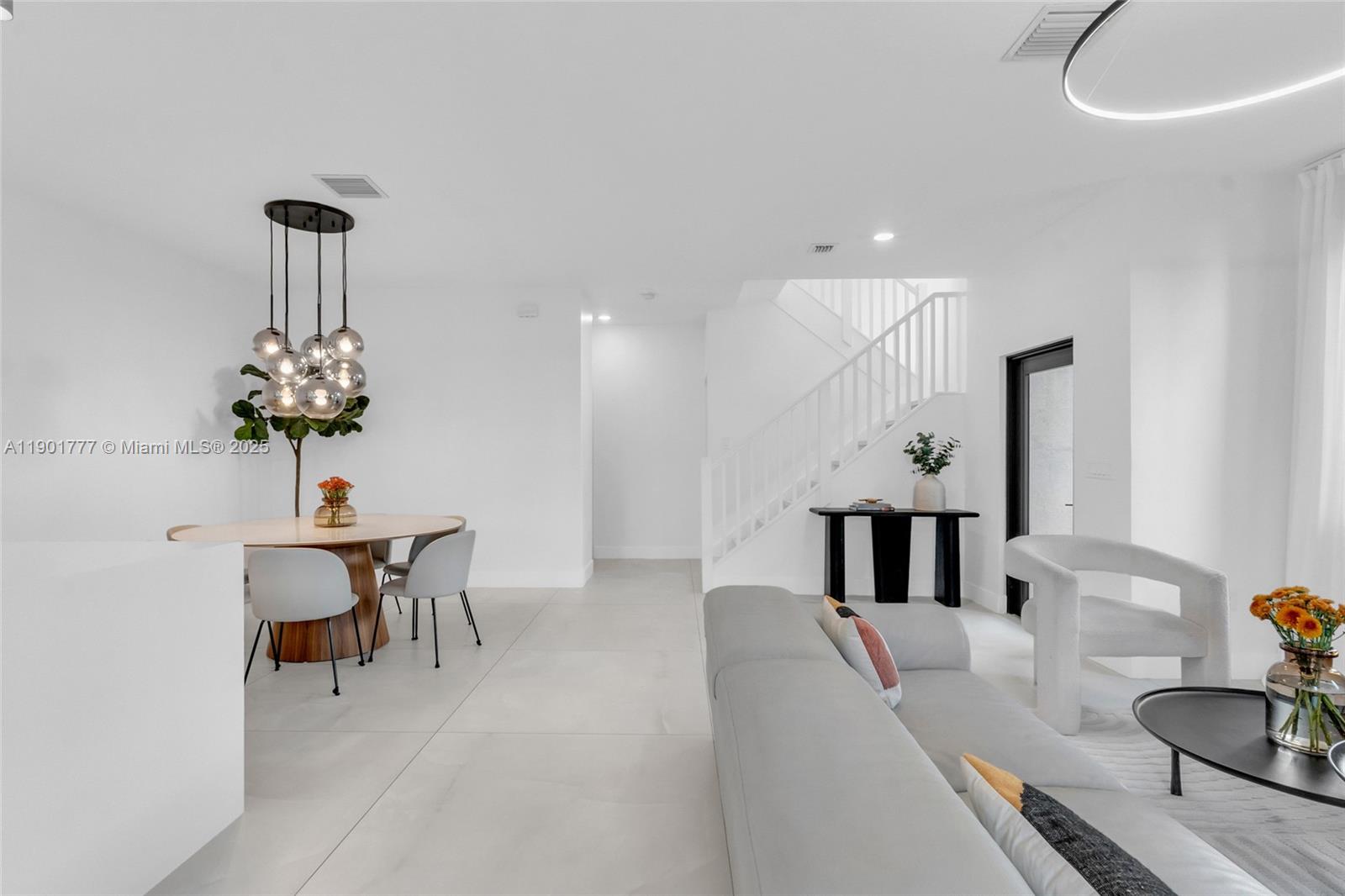 DOWNTOWN DORAL SOUTH PHAS - Residential