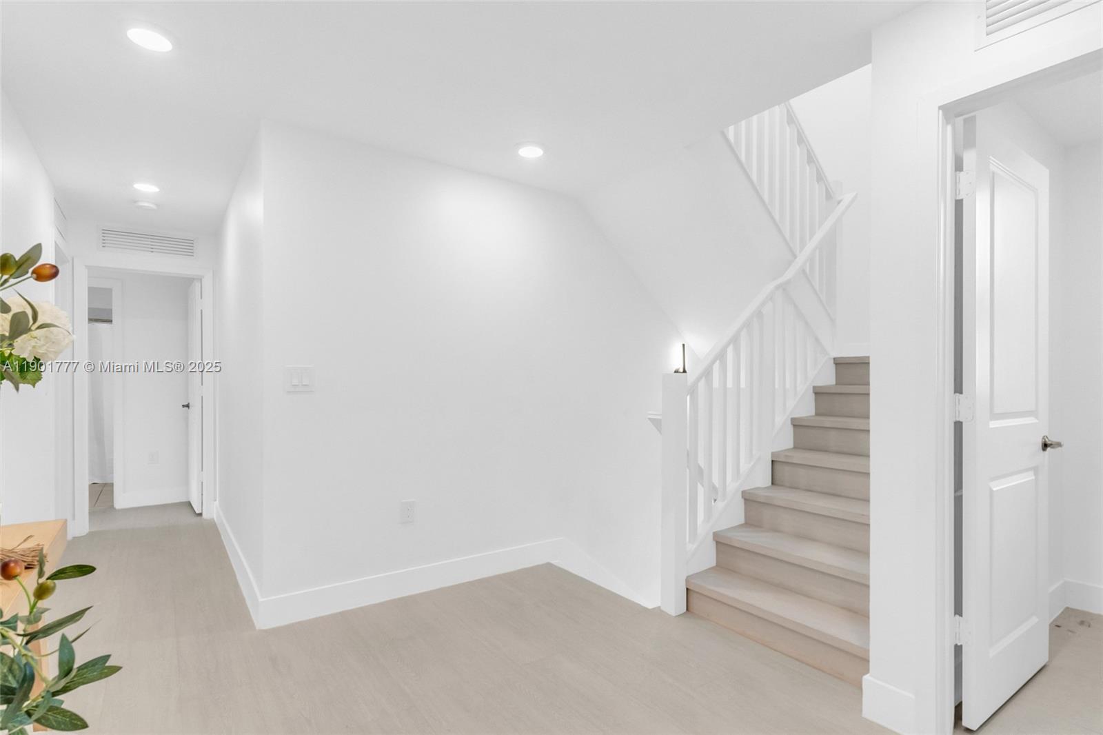 DOWNTOWN DORAL SOUTH PHAS - Residential