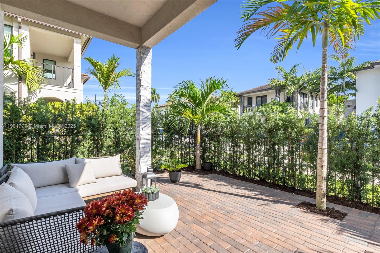 DOWNTOWN DORAL SOUTH PHAS - Residential