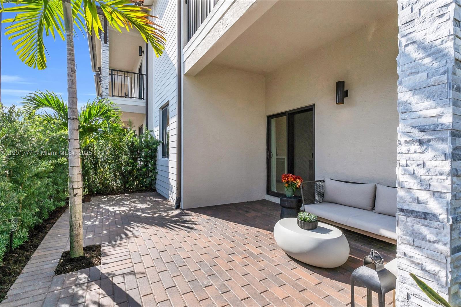 DOWNTOWN DORAL SOUTH PHAS - Residential