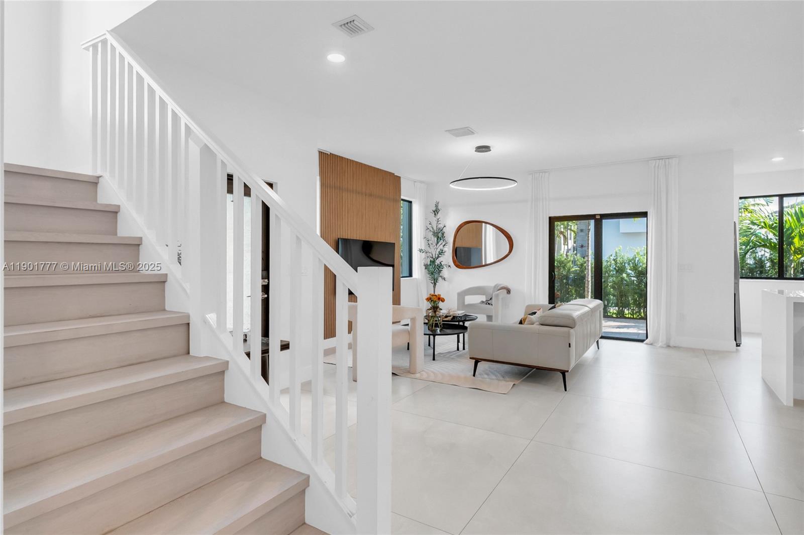 DOWNTOWN DORAL SOUTH PHAS - Residential
