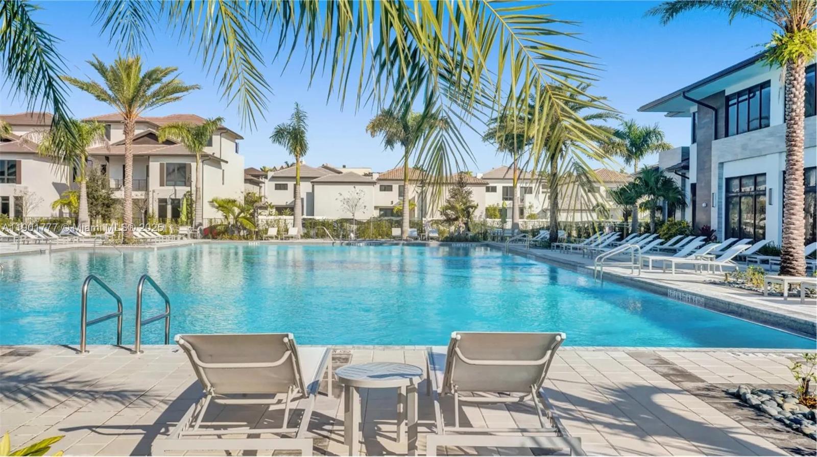 DOWNTOWN DORAL SOUTH PHAS - Residential