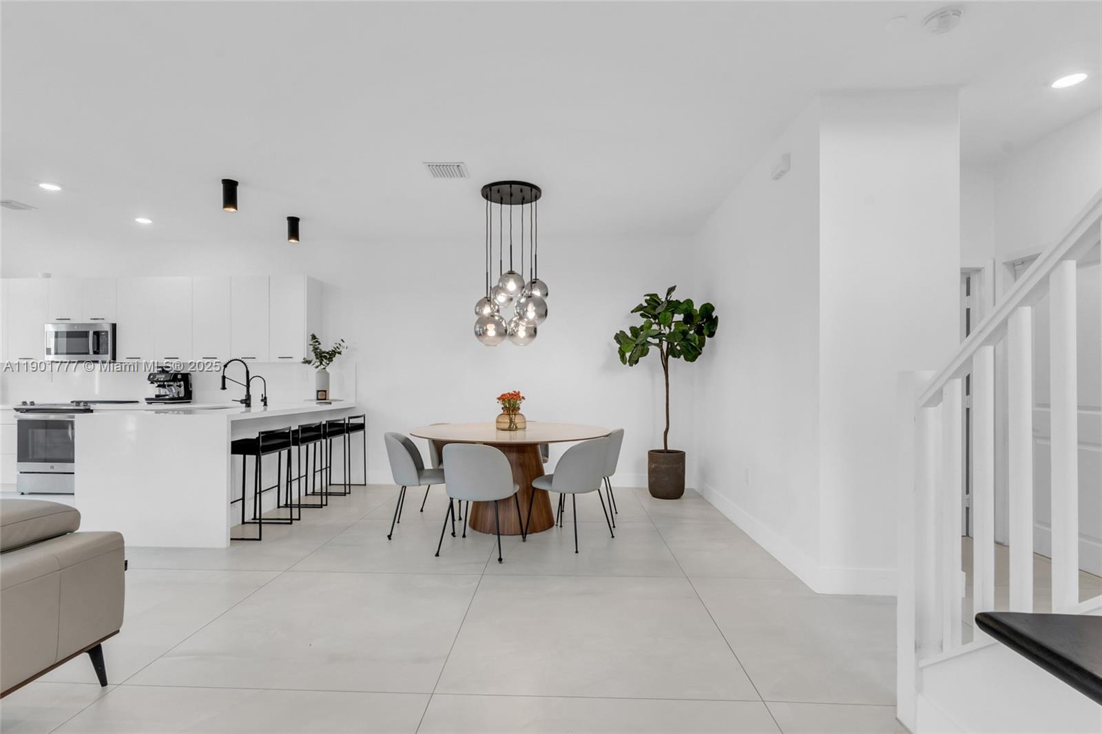 DOWNTOWN DORAL SOUTH PHAS - Residential