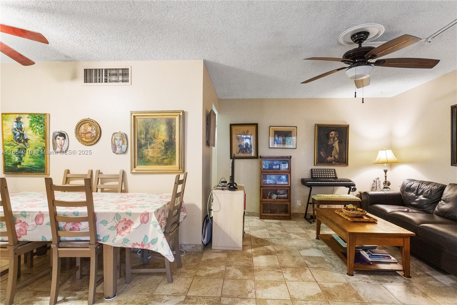 SANTA MONICA CONDOMINIUM - Residential