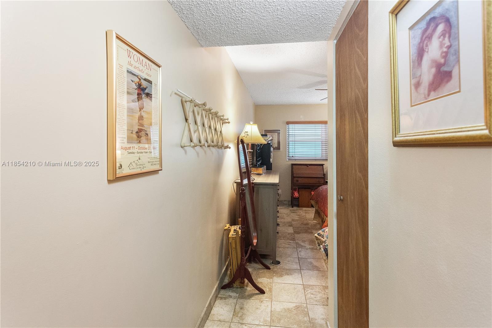 SANTA MONICA CONDOMINIUM - Residential