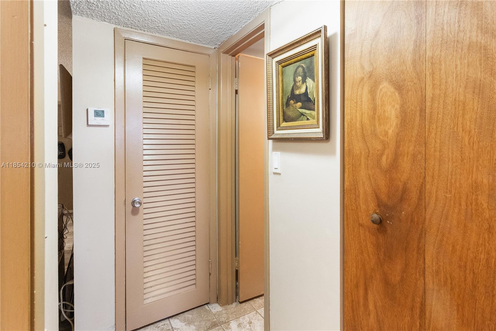 SANTA MONICA CONDOMINIUM - Residential