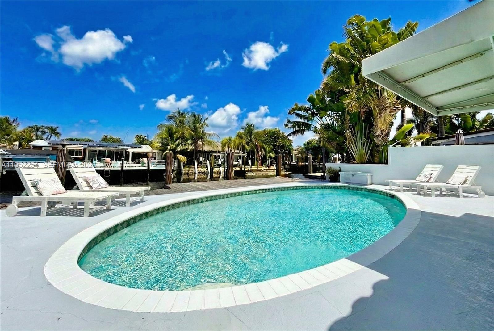 MIDDLE RIVER MANOR - Residential