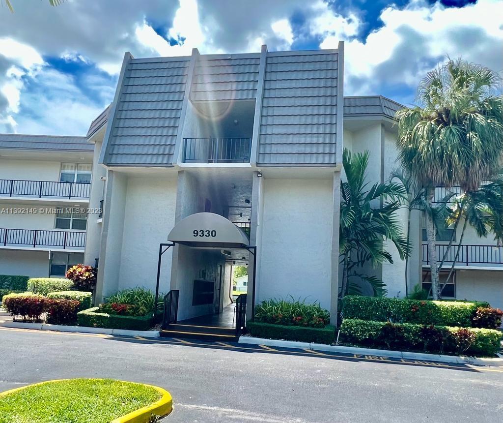 This 1/1 unit with a partial lake view is ready for the new owners to customize to their liking. Enjoy this beautiful, quiet community with a Community Swimming Pool, Tennis Court, and more. The Building is freshly painted. Plenty of guest parking. Maintenance includes Water, Sewer, Trash, Wi-Fi, Cable, Building Insurance, and Pest Control. The Association requires a minimum income of $30,000.00 per year. A minimum Credit score of 715. A 15% Down payment is required. Pets under 15 lbs are welcome. Rentals are permitted after three (3) years of ownership. Association states 55+.