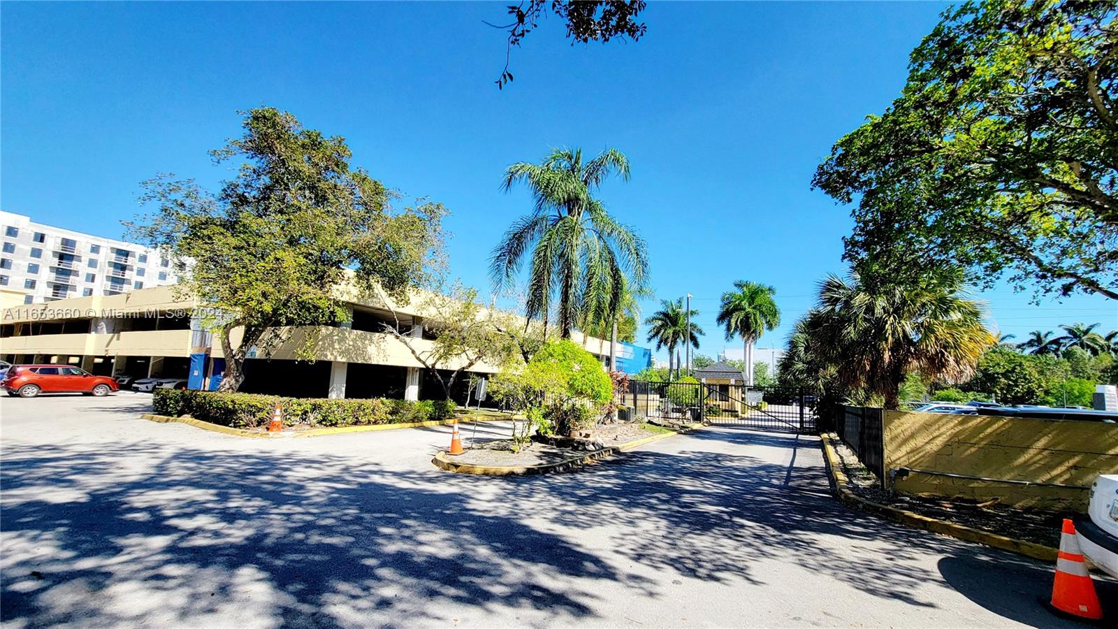 GREYNOLDS PARK CLUB CONDO - Residential