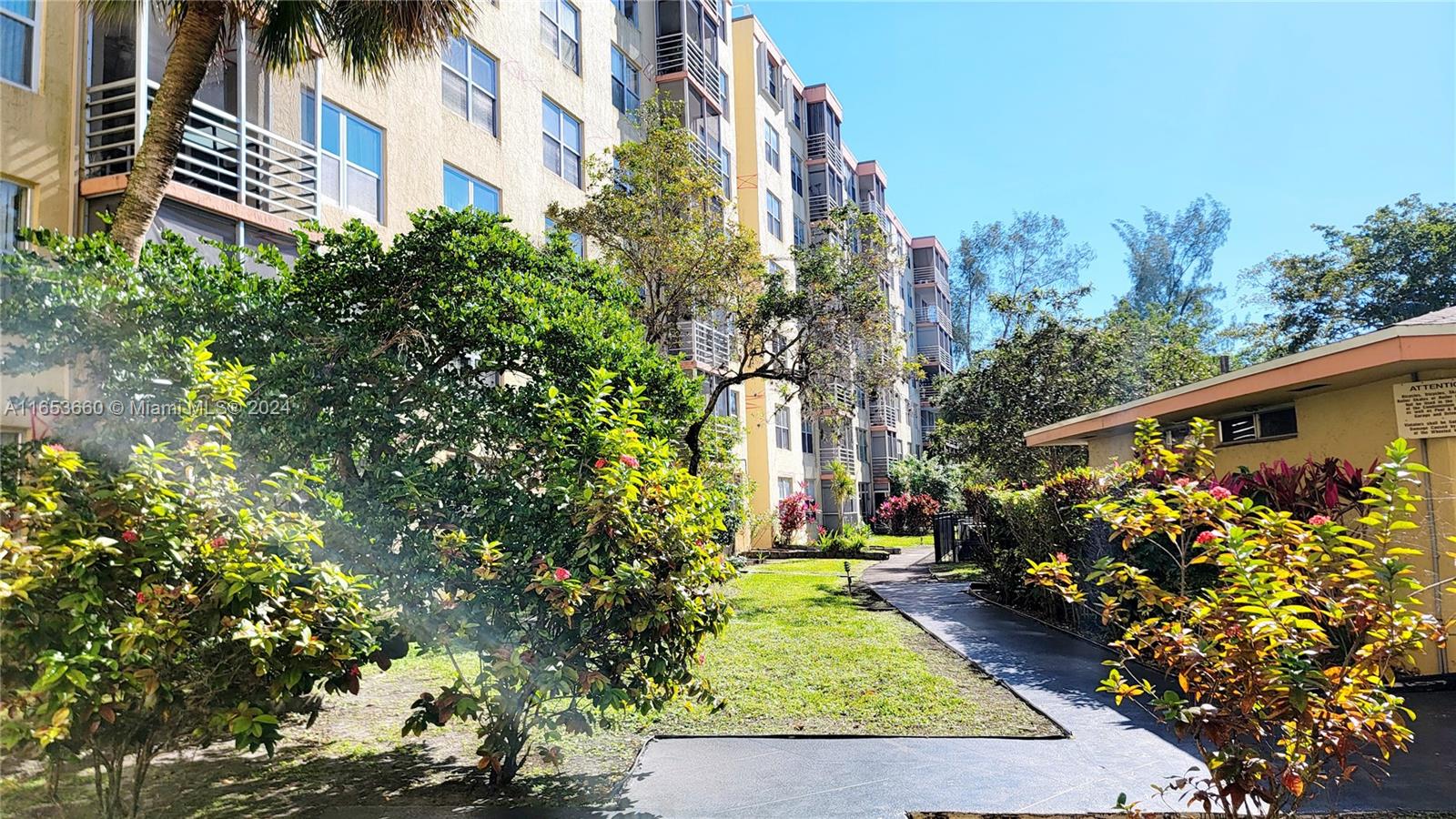 GREYNOLDS PARK CLUB CONDO - Residential