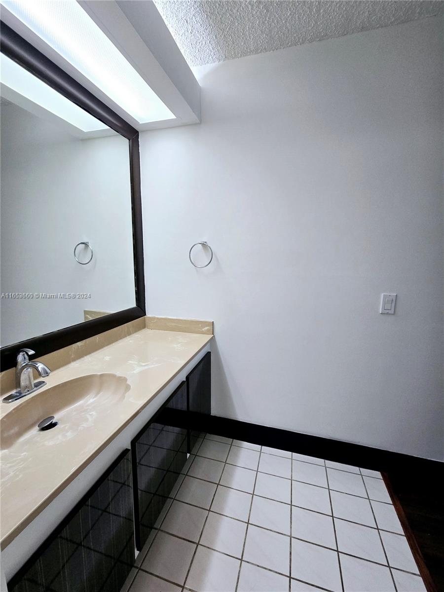 GREYNOLDS PARK CLUB CONDO - Residential